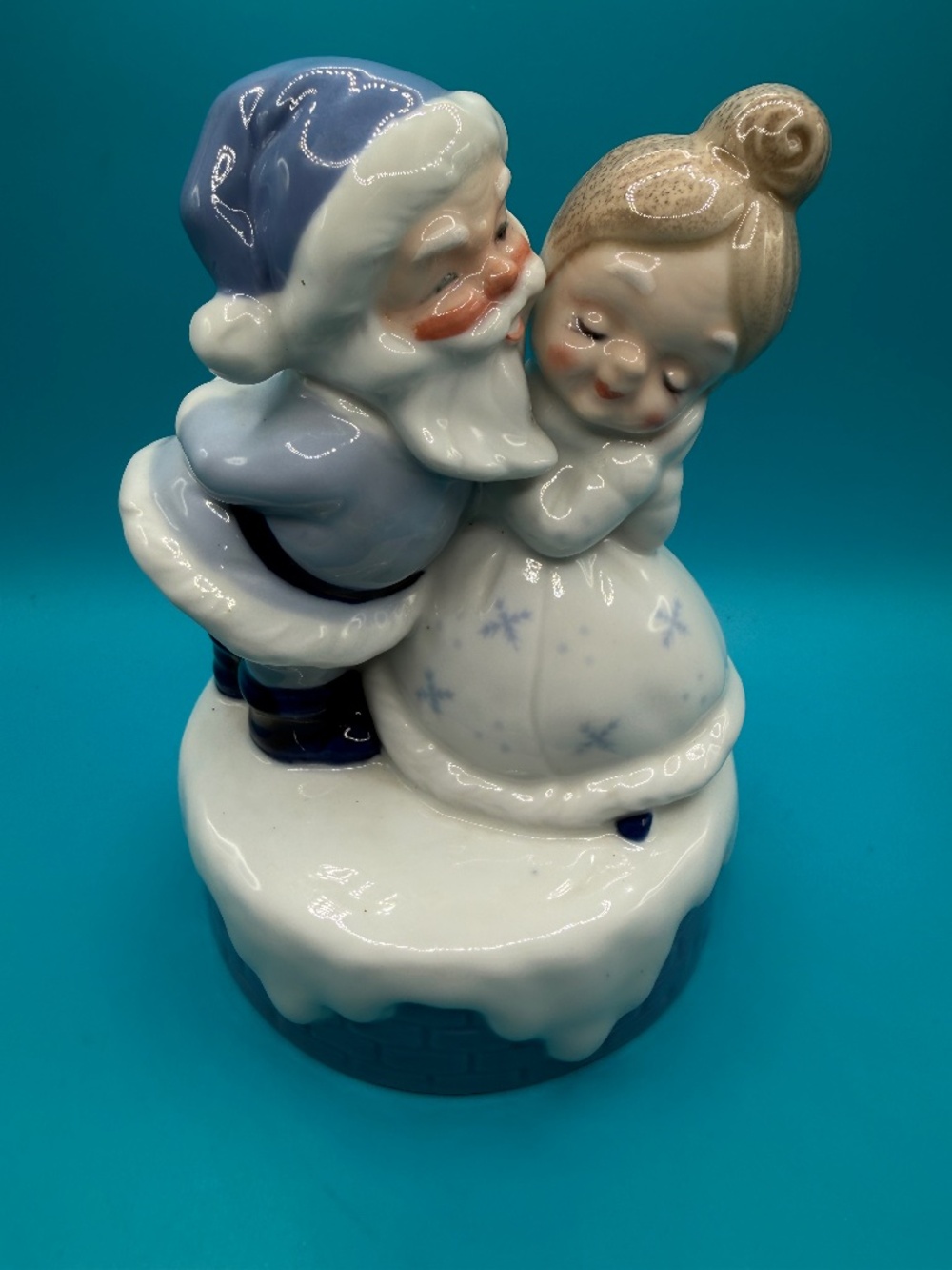 Vintage Berman & Anderson 1978  Blue Mommy Kissing Santa Claus Music Box - Japan
